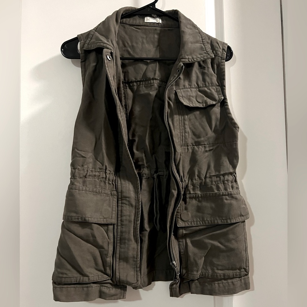 Army green vest, size XS, utility style pockets, good condition, gXf brand